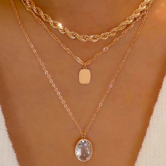 👑NEW LAYERED NECKLACE! - Picture 1 of 5